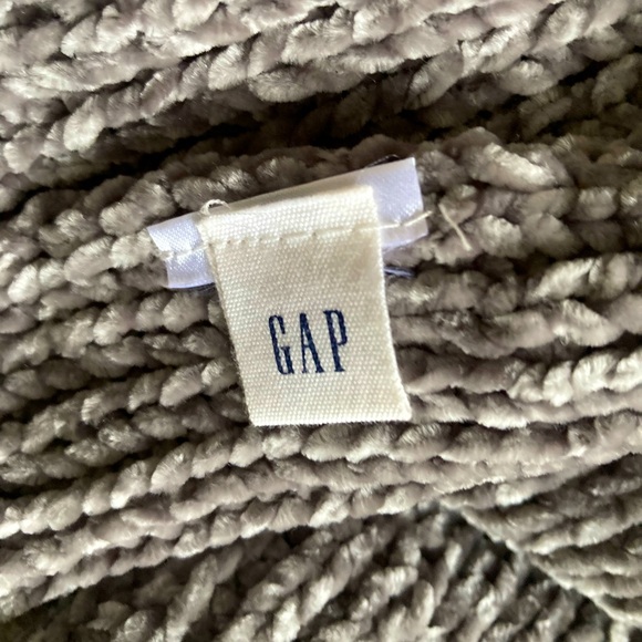 COPY - GAP Grey Chenille Scarf - Picture 2 of 4
